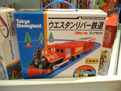 幼稚園児の男の子のお土産はおもちゃ 東京ディズニーランドのお土産