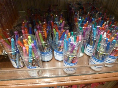 東京ディズニーランドで買えるボールペンはフリクションが人気 文房具