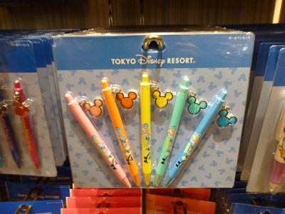 東京ディズニーランドで買えるボールペンはフリクションが人気 文房具のお土産