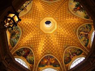 ミラコスタのエントランスホールにある天井の絵画